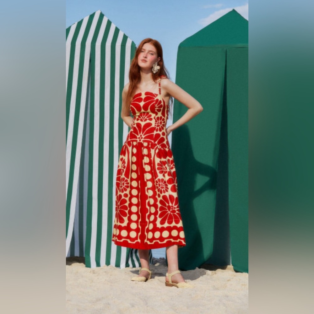 FARM Rio Palermo Dress
Vibrant Red and Cream Midi Dress